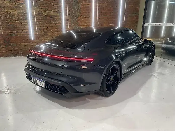 Porsche Taycan - Imagem 17