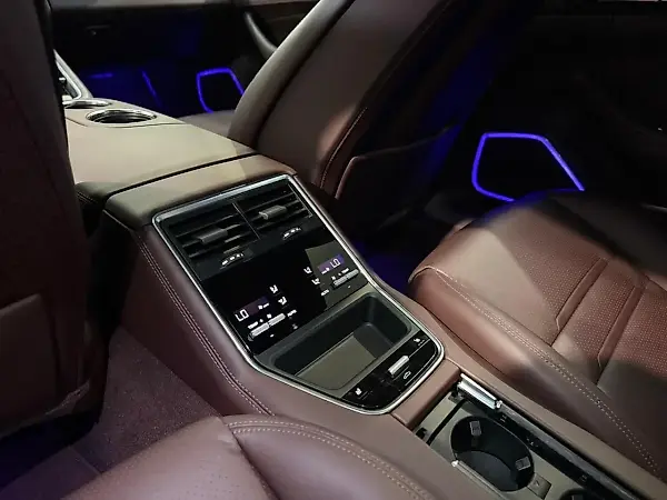 Porsche Panamera 4 E-hybrid - Imagem 12