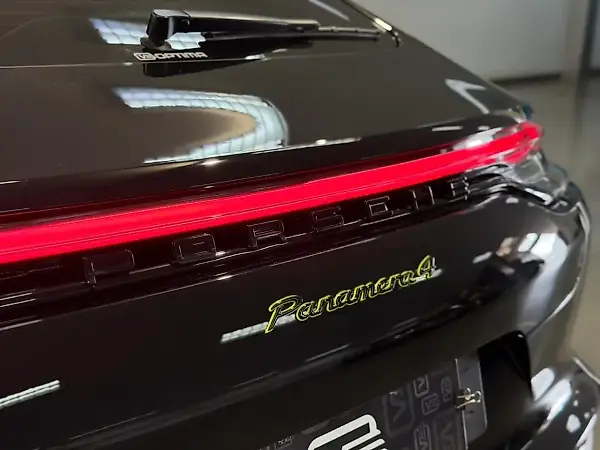 Porsche Panamera 4 E-hybrid - Imagem 16