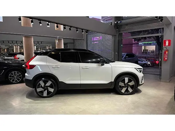 Volvo XC40 Recharge - Imagem 4
