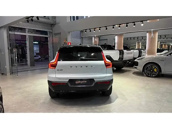Volvo XC40 Recharge - Imagem 7