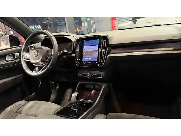 Volvo XC40 Recharge - Imagem 11