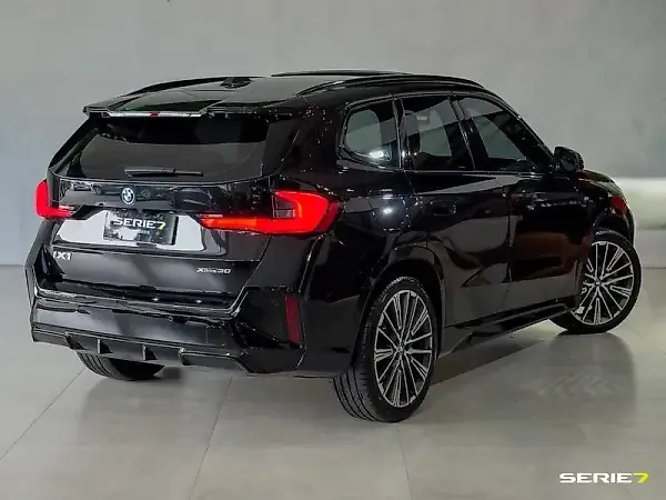 BMW IX1 - Imagem 9