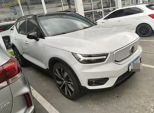 Volvo XC40 Recharge - Imagem 1
