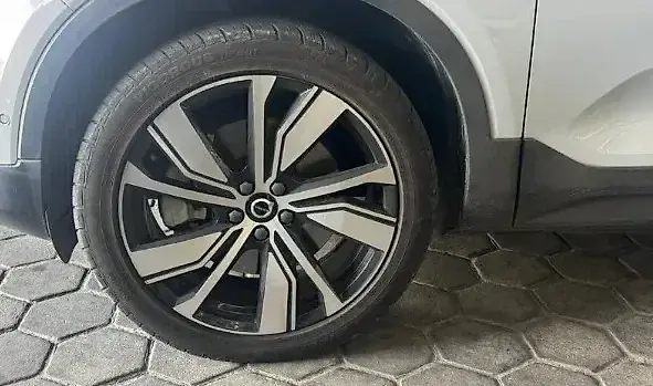 Volvo XC40 Recharge - Imagem 9