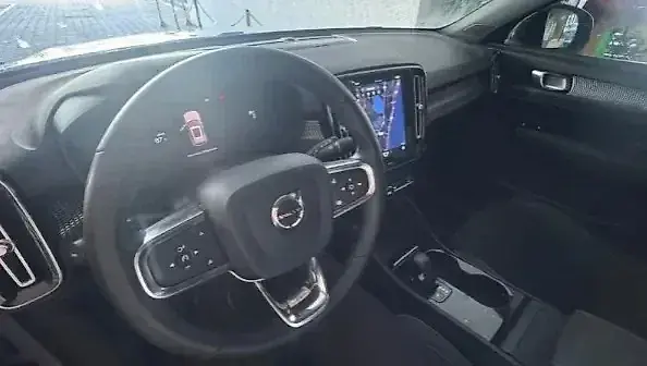 Volvo XC40 Recharge - Imagem 8