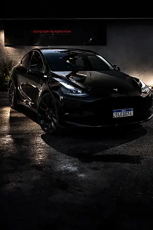 Tesla Model Y - Imagem 1
