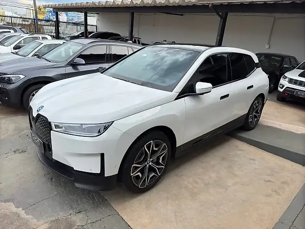 BMW Ix - Imagem 1