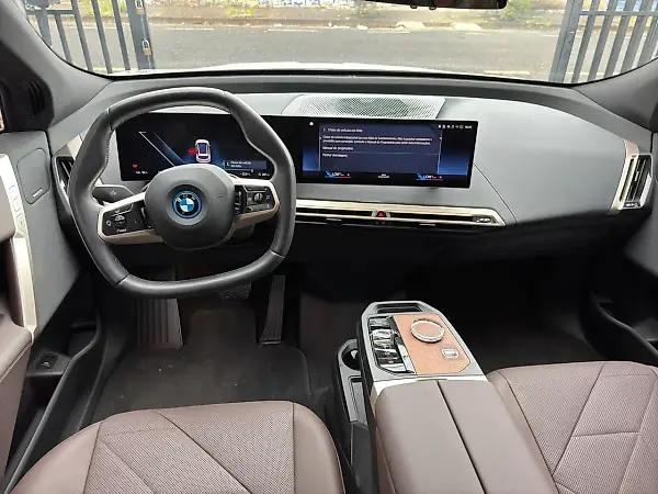 BMW Ix - Imagem 2