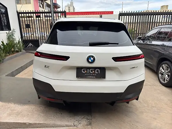 BMW Ix - Imagem 6