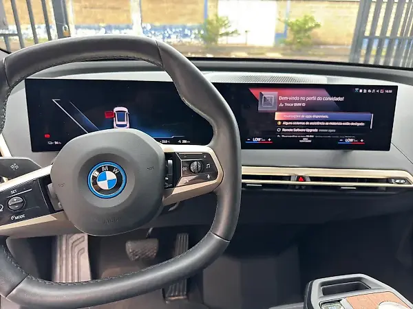 BMW Ix - Imagem 11