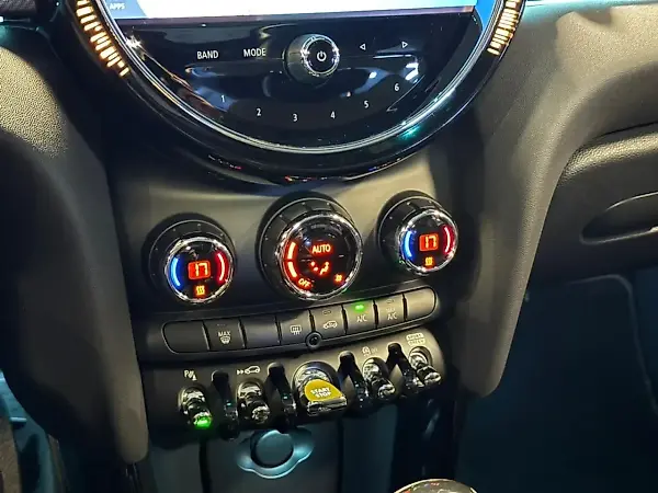 Mini Cooper SE - Imagem 13
