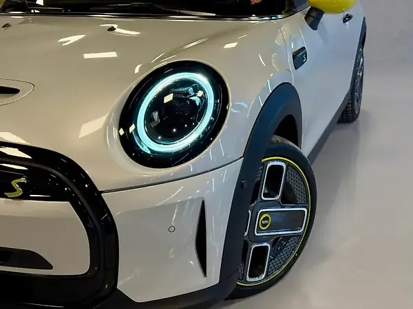 Mini Cooper SE - Imagem 18