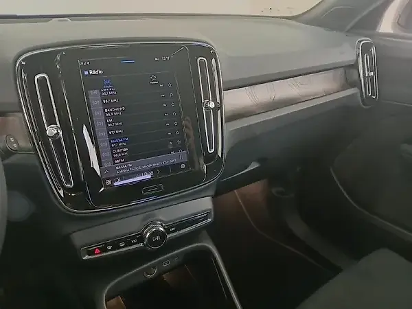 Volvo XC40 Recharge - Imagem 10