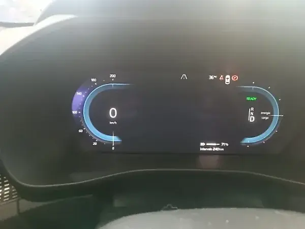 Volvo XC40 Recharge - Imagem 6