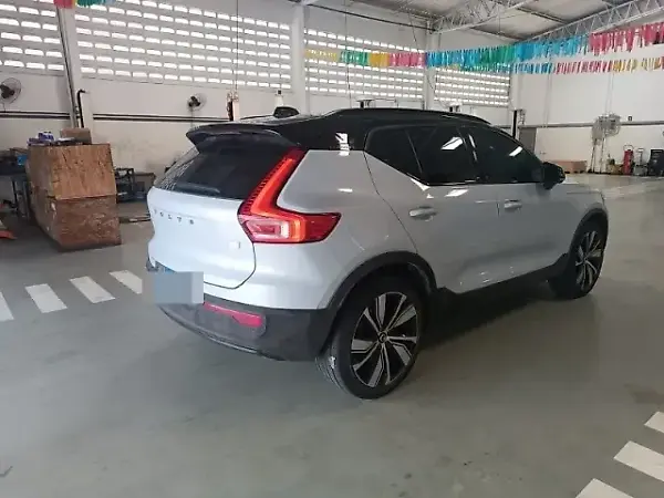Volvo XC40 Recharge - Imagem 8