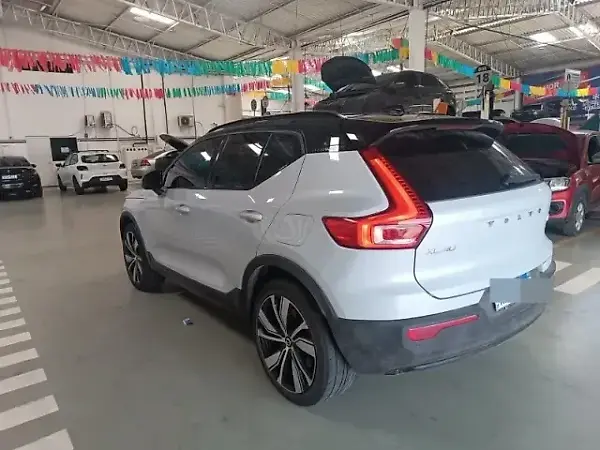 Volvo XC40 Recharge - Imagem 9
