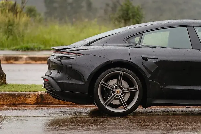 Porsche Taycan - Imagem 2