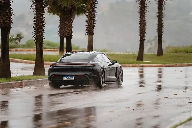 Porsche Taycan - Imagem 7