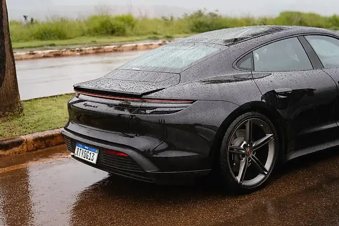 Porsche Taycan - Imagem 11