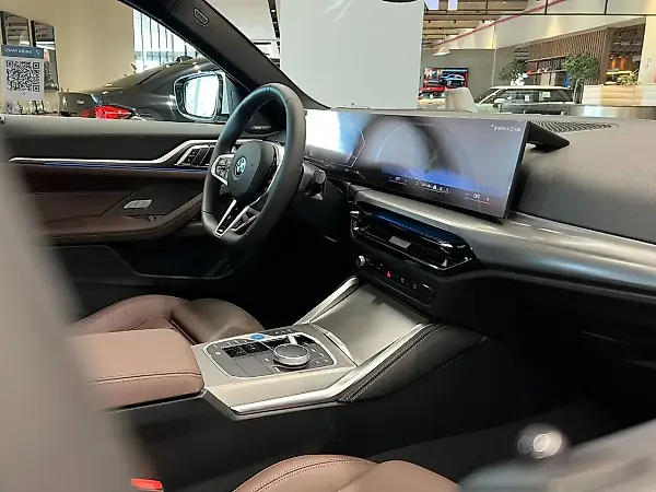 BMW I4 Edrive35 - Imagem 11