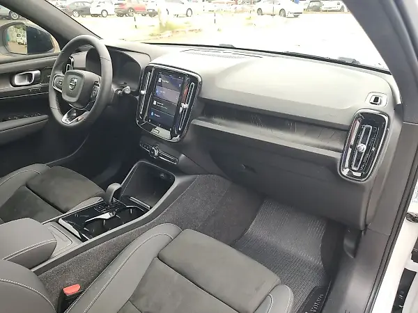 Volvo XC40 Recharge - Imagem 8
