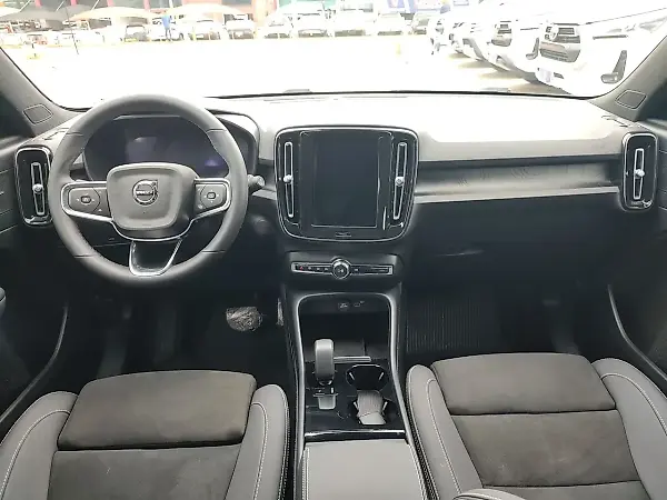 Volvo XC40 Recharge - Imagem 7