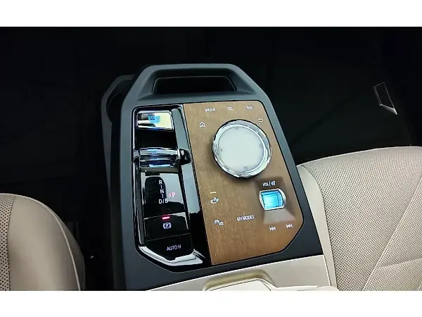 BMW Ix - Imagem 13