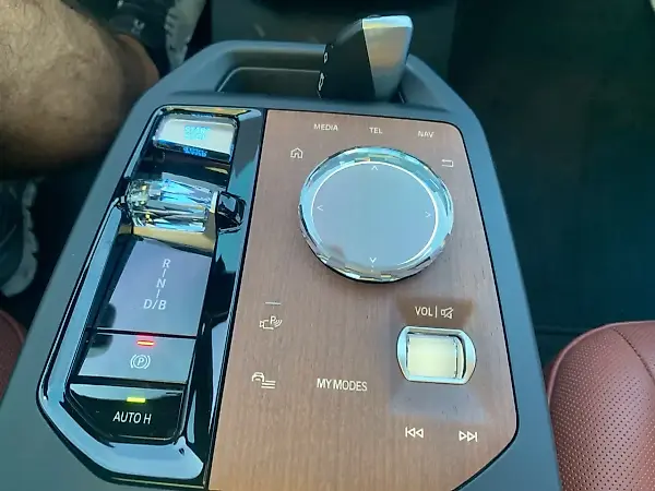 BMW Ix - Imagem 17