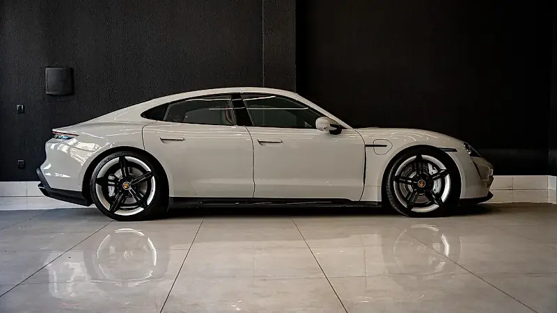 Porsche Taycan - Imagem 8