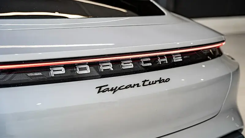 Porsche Taycan - Imagem 7