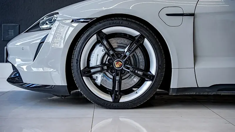 Porsche Taycan - Imagem 9