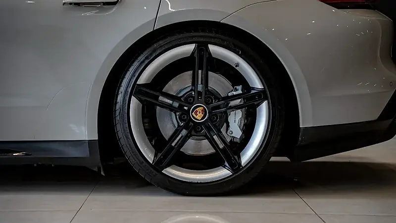 Porsche Taycan - Imagem 10