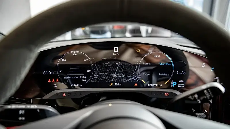 Porsche Taycan - Imagem 13