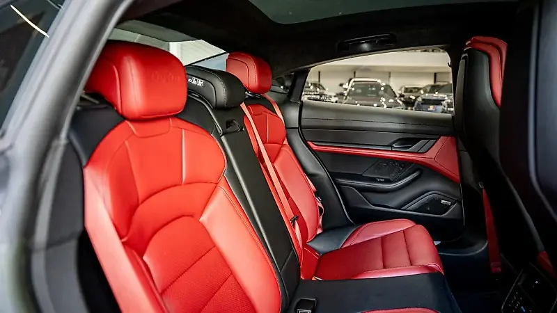 Porsche Taycan - Imagem 18