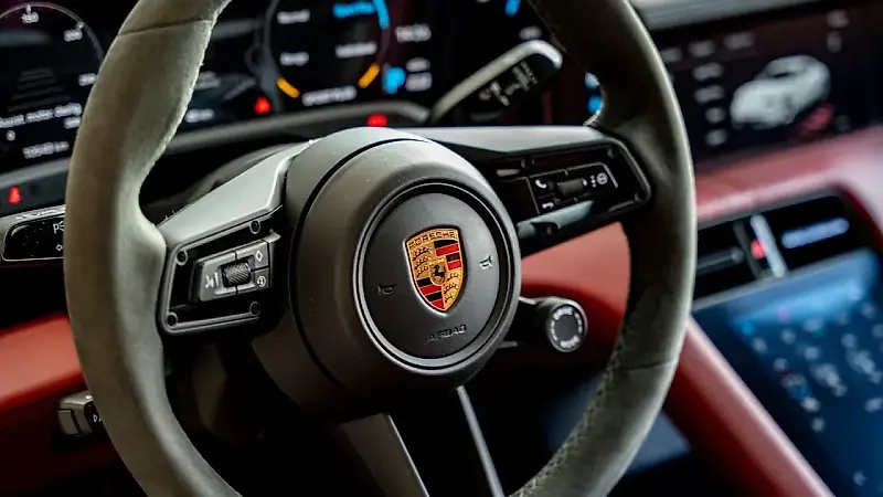 Porsche Taycan - Imagem 17