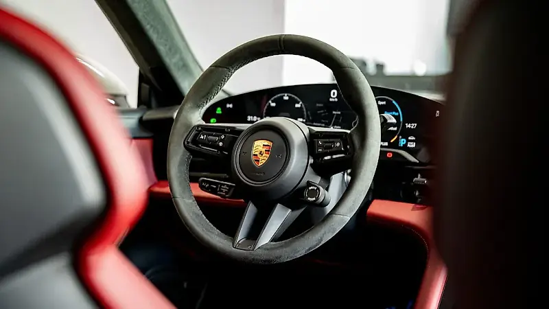 Porsche Taycan - Imagem 19