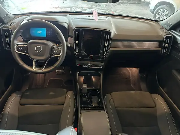 Volvo XC40 Recharge - Imagem 9