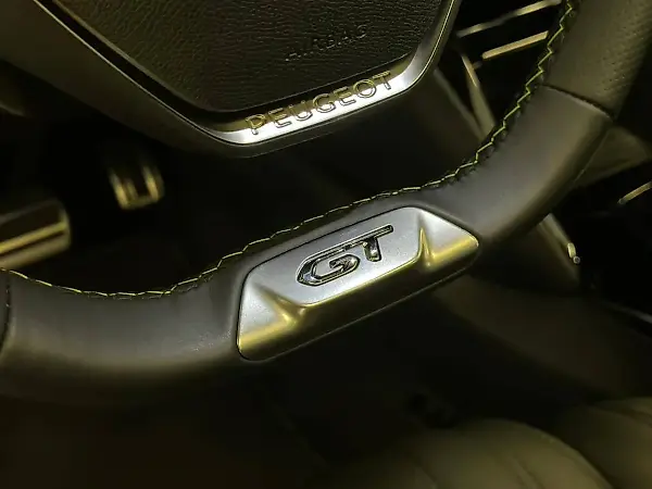 Peugeot E-2008 - Imagem 9