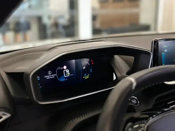 Peugeot E-2008 - Imagem 10