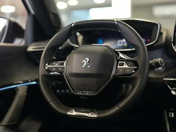 Peugeot E-2008 - Imagem 8