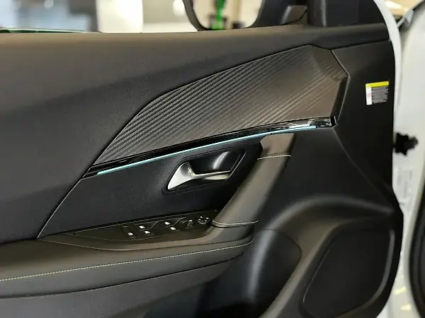 Peugeot E-2008 - Imagem 16