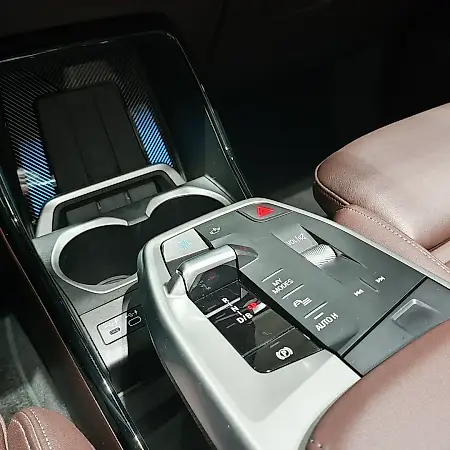 BMW IX1 - Imagem 10