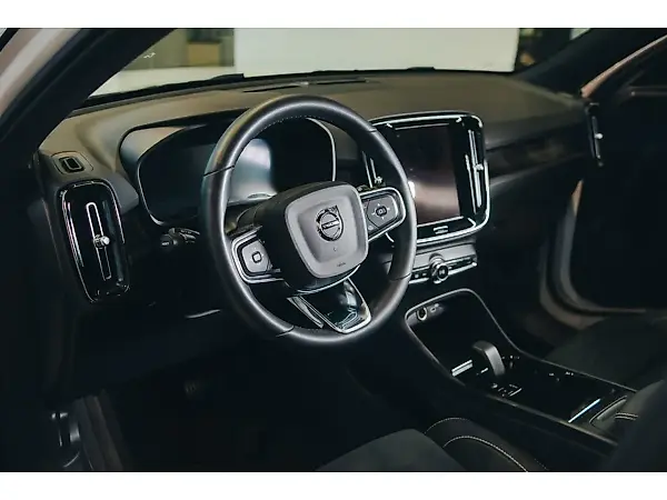 Volvo XC40 Recharge - Imagem 9