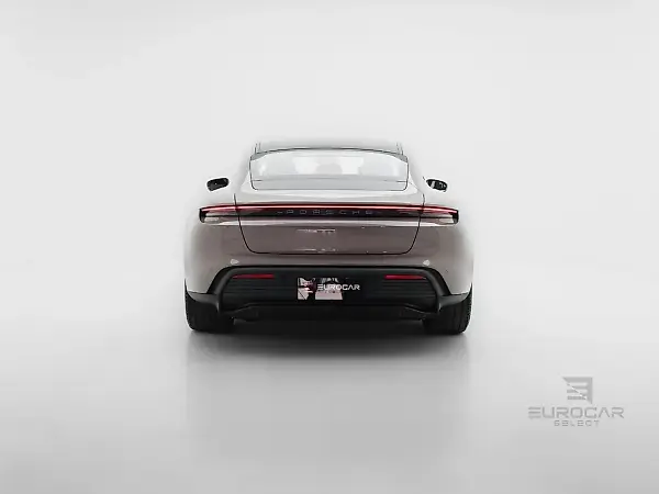 Porsche Taycan - Imagem 5