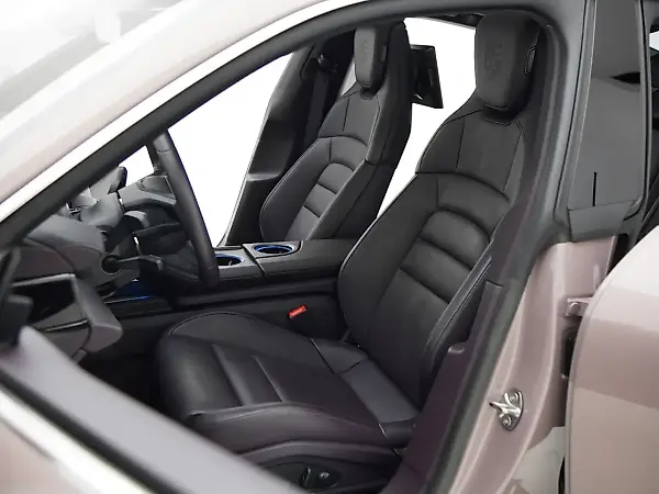 Porsche Taycan - Imagem 16