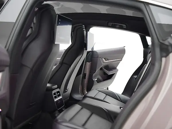 Porsche Taycan - Imagem 17