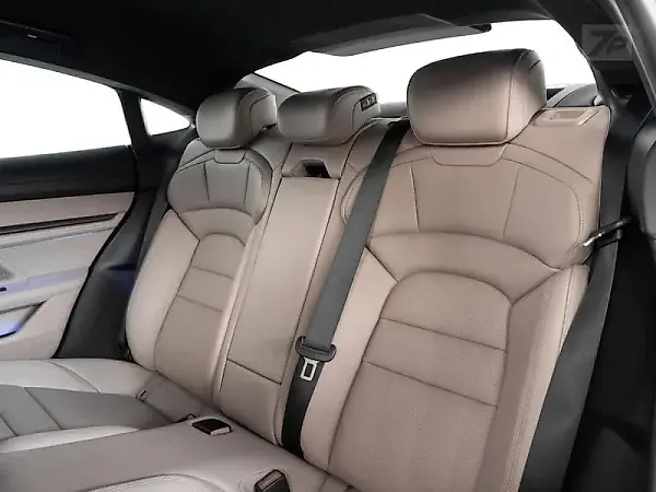 Porsche Taycan - Imagem 11
