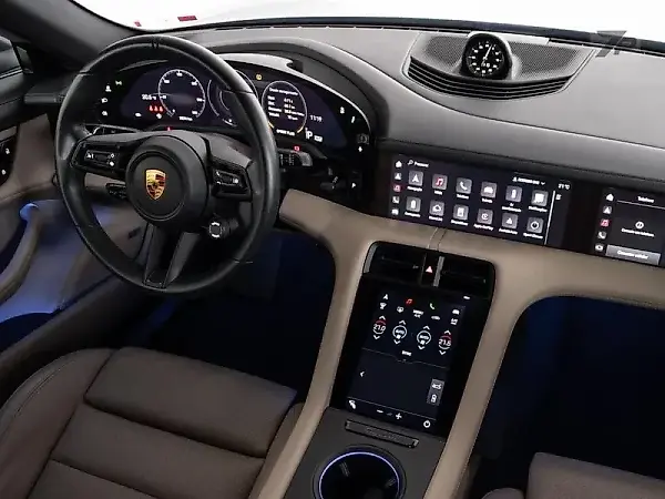 Porsche Taycan - Imagem 13