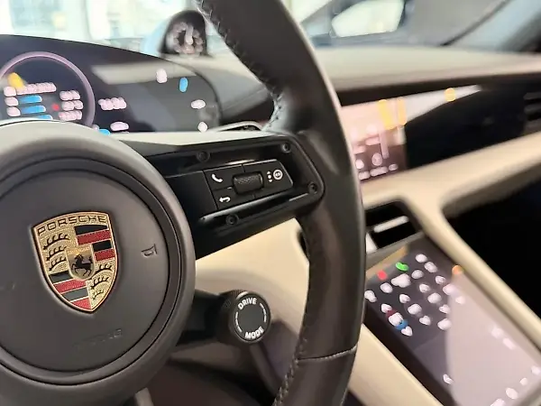 Porsche Taycan - Imagem 9